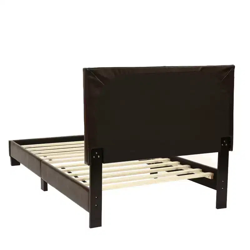Telaio per letto a piattaforma rivestito in similpelle Lucas Modern Classic con testiera regolabile