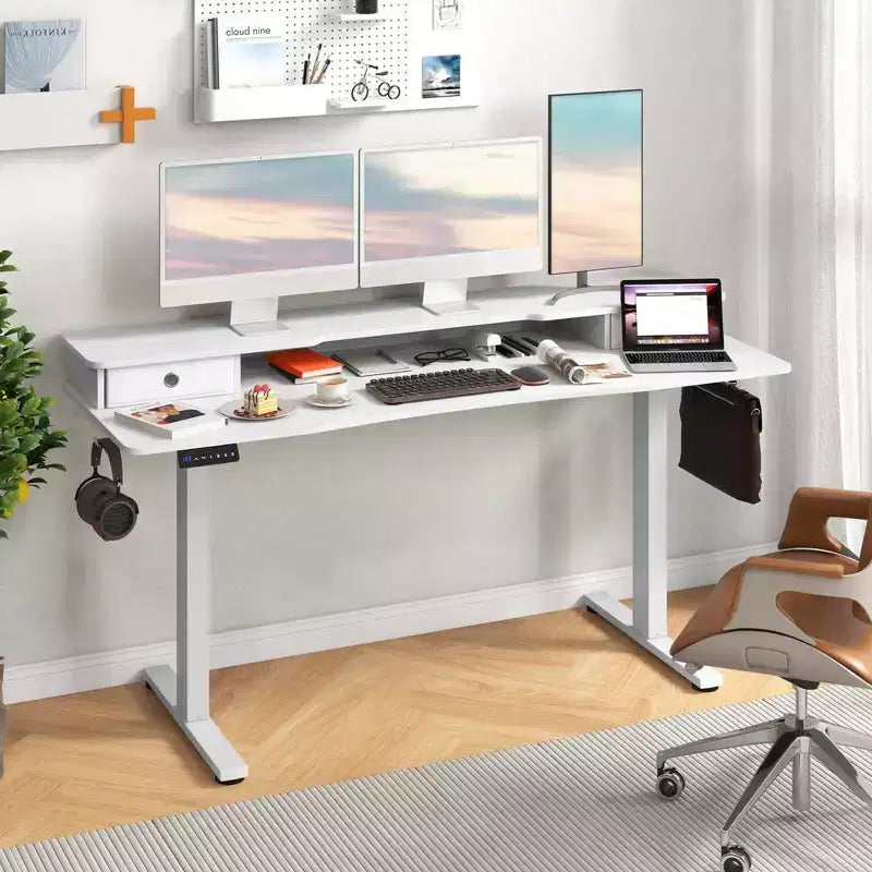 Scrivania Elettrica Regolabile in Altezza 63 x 24 con 2 Cassetti, Supporto Monitor, Mensola Portaoggetti Marrone/Nero/Bianco