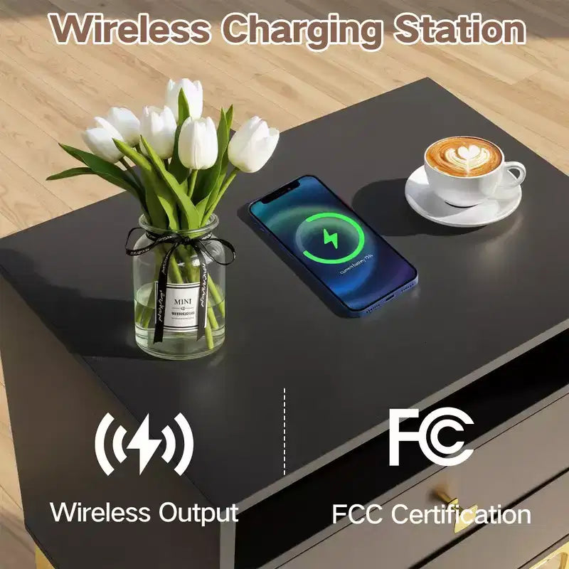 Comodino in Rattan con Stazione di Ricarica Wireless, Tavolino Moderno di Metà Secolo con 2 Cassetti Intrecciati Boho, Comodino in Legno per Camera da Letto