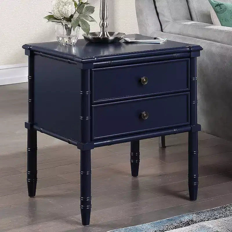 Comodino Ellison Blu Notte: Stile Costiero, 2 Cassetti, Struttura in MDF e Pioppo, 63,5 cm A x 58,4 cm L
