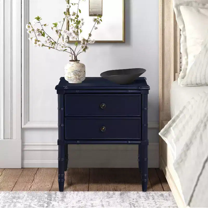 Comodino Ellison Blu Notte: Stile Costiero, 2 Cassetti, Struttura in MDF e Pioppo, 63,5 cm A x 58,4 cm L